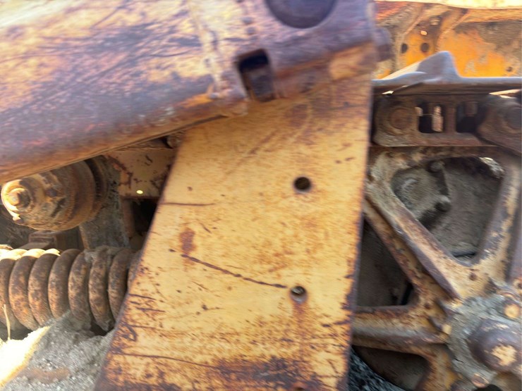 caterpillar-d2-image-42