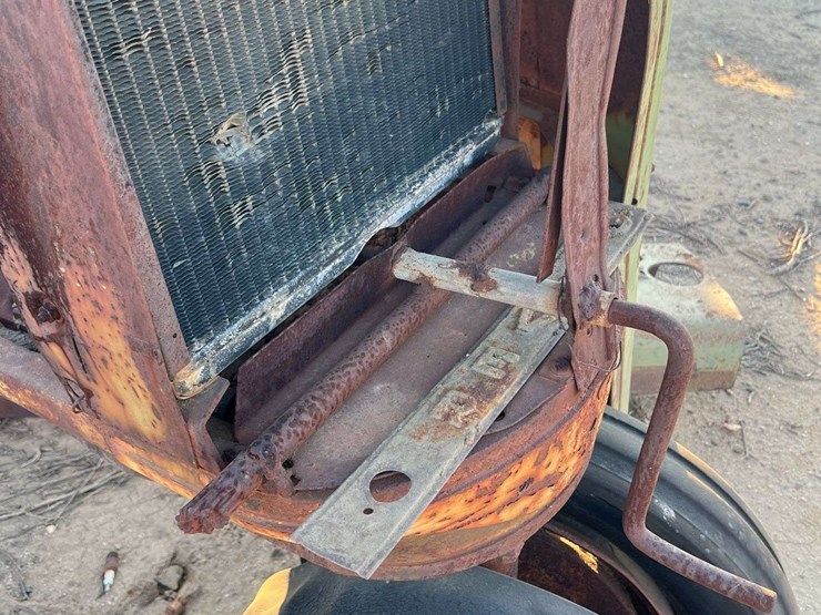 (2)-oliver-parts-tractors-image-15