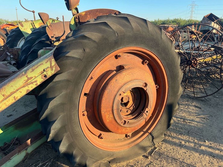 (2)-oliver-parts-tractors-image-4