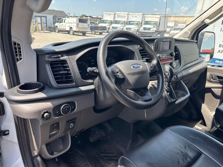 2021-ford-350-image-8