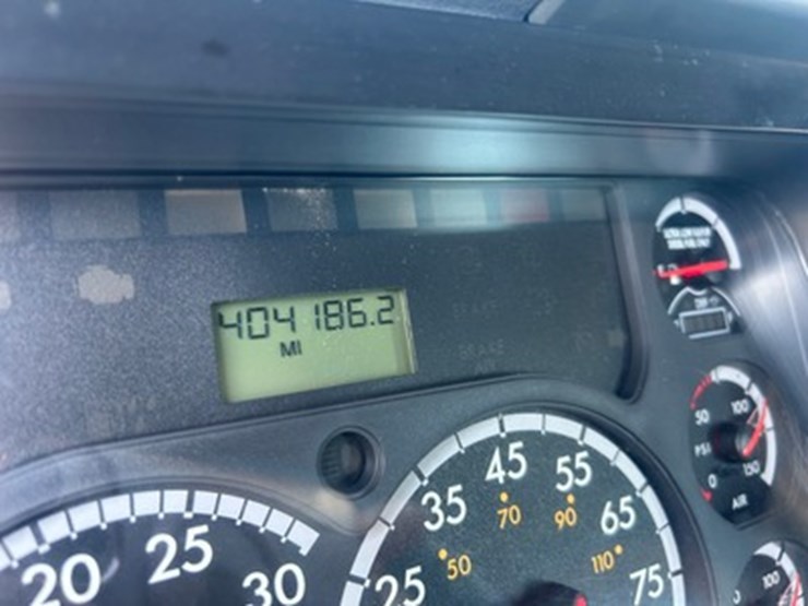 lot#--2014-freightliner-cascadia-daycab-tractor-**buy-now**-image-8