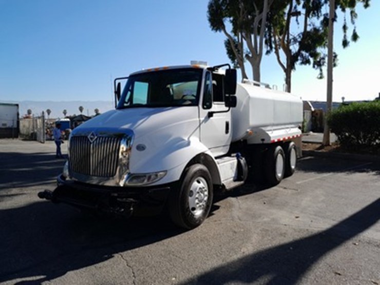 lot#---2015-international-rf027-water-truck-**buy-now*-image-2