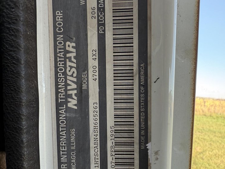 1995-international-4700-image-32