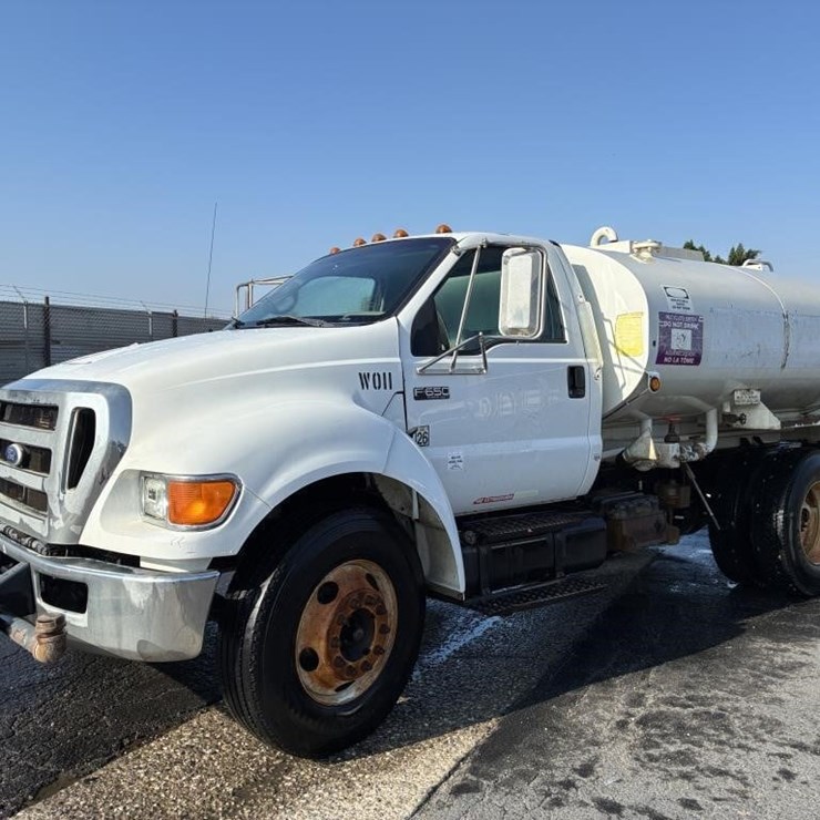 2010 FORD F650
