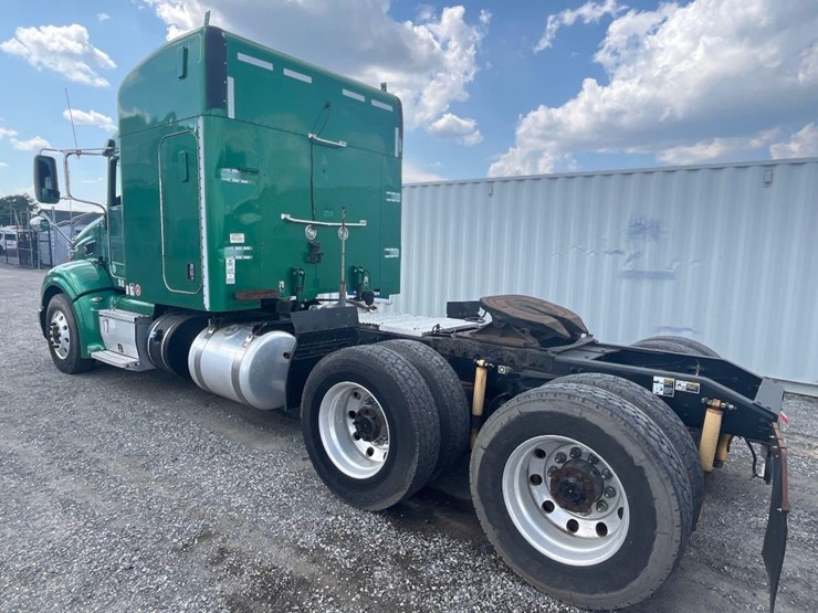 2014-peterbilt-384-image-2