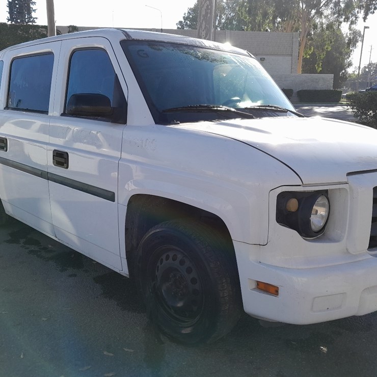 LOT#-- 2012 VPG MV-1 HANDICAP VAN