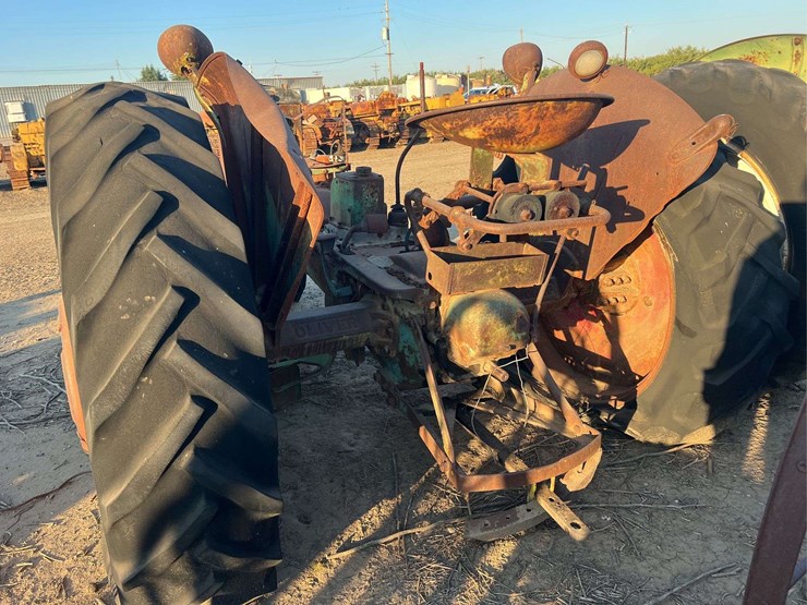 (2)-oliver-parts-tractors-image-6