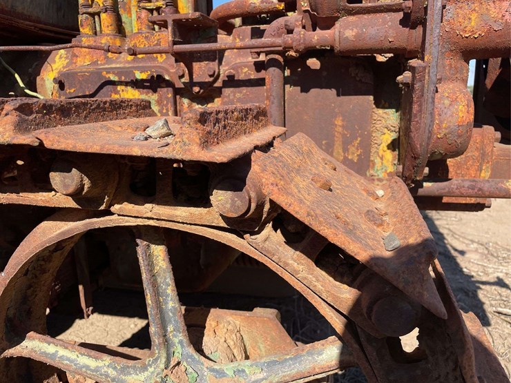 caterpillar-twenty-image-19