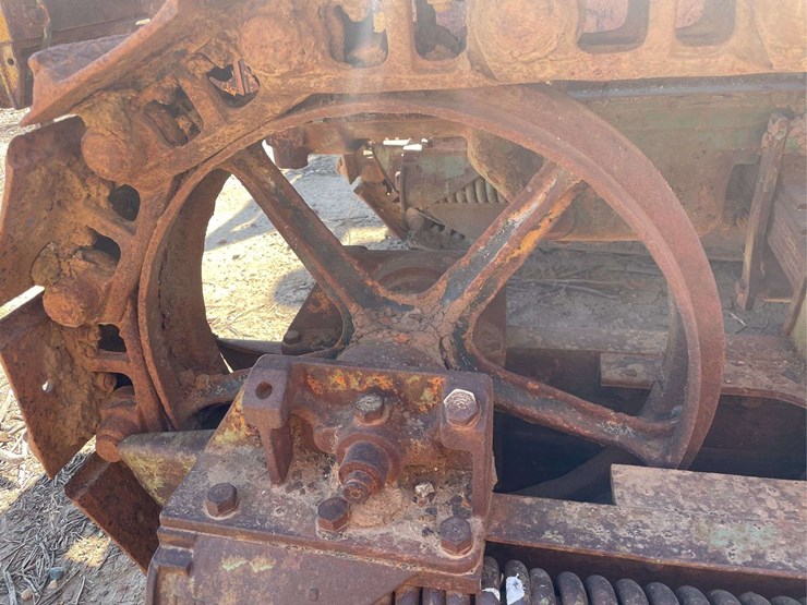 caterpillar-twenty-image-35