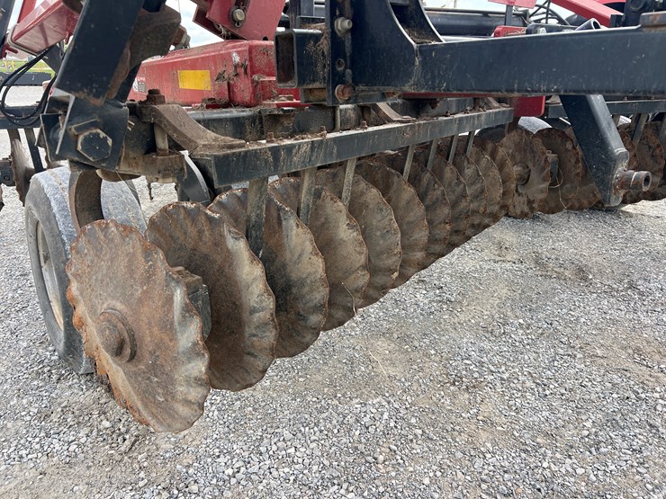 case-ih-330-image-6
