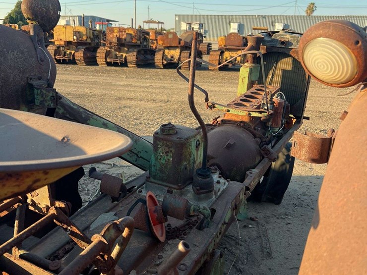 (2)-oliver-parts-tractors-image-8