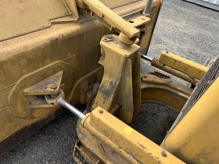 caterpillar-d5g-xl-image-12