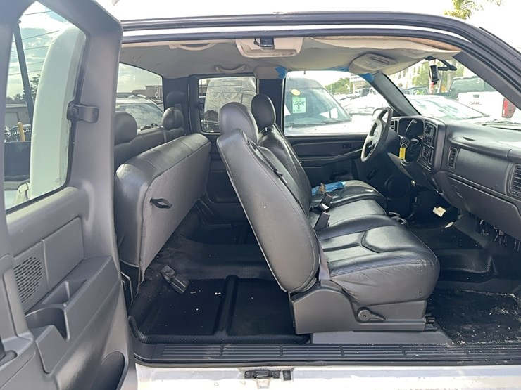 lot#-311-2006-chevy-silverado-**offsite**-buy-now-image-6