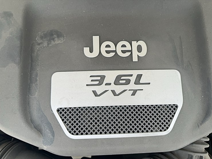 2013-jeep-wrangler-sport-image-11