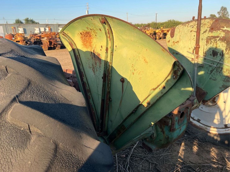 (2)-oliver-parts-tractors-image-31