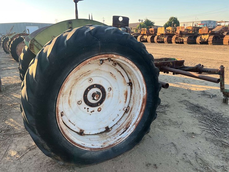 (2)-oliver-parts-tractors-image-26