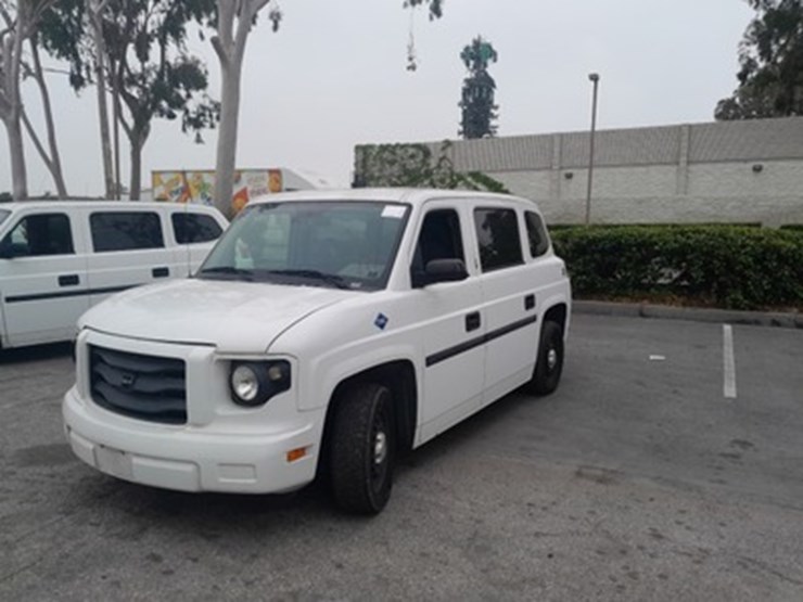 lot#--2014-mblt-mv-1-handicap-van-image-2