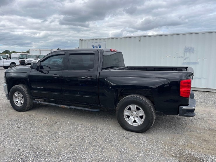 2018-chevrolet-silverado-1500-lt-image-2
