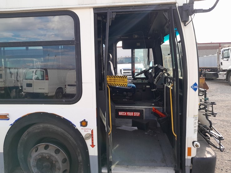 lot#--2007-new-flyer-c40lfr-transit-bus-image-5