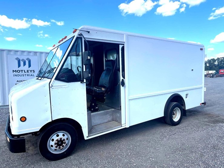 2006-ford-e350-image-1