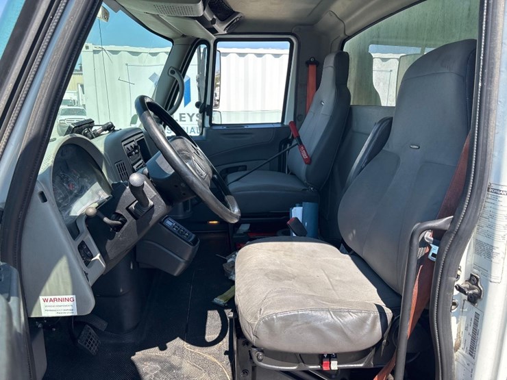 2011-international-durastar-4400-image-12