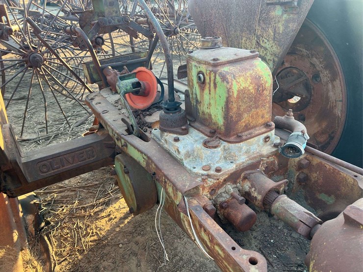 (2)-oliver-parts-tractors-image-20