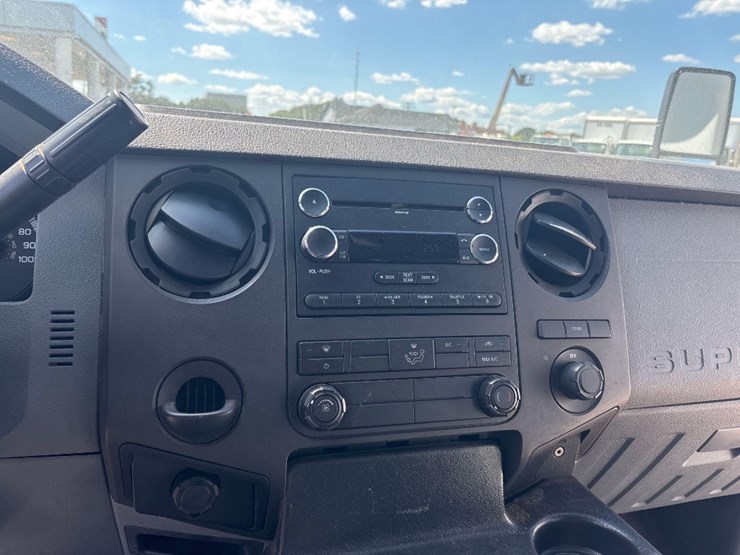 2011-ford-f550-image-8