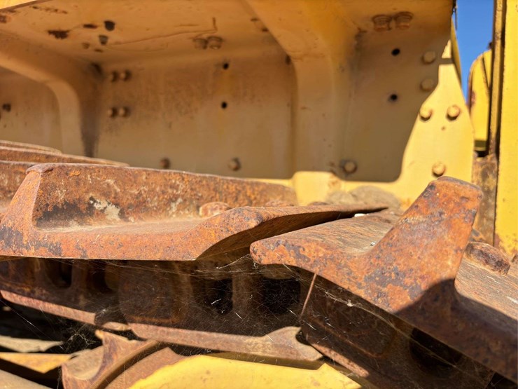 caterpillar-d9-image-65