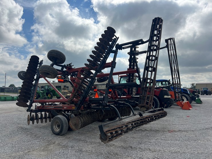 case-ih-330-image-7