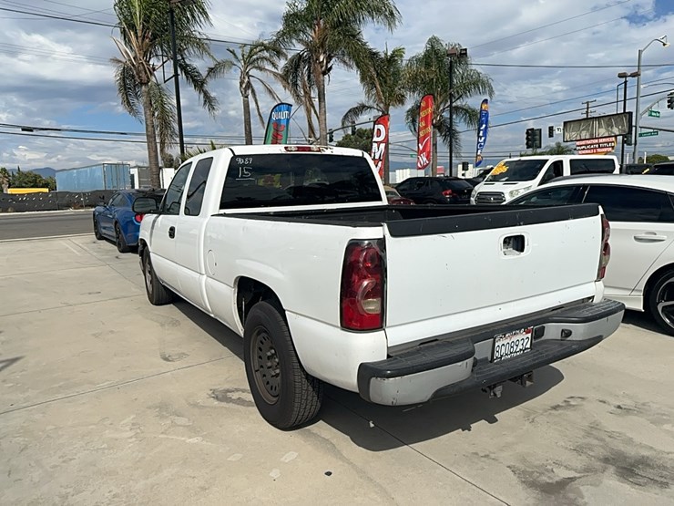 lot#-311-2006-chevy-silverado-**offsite**-buy-now-image-3