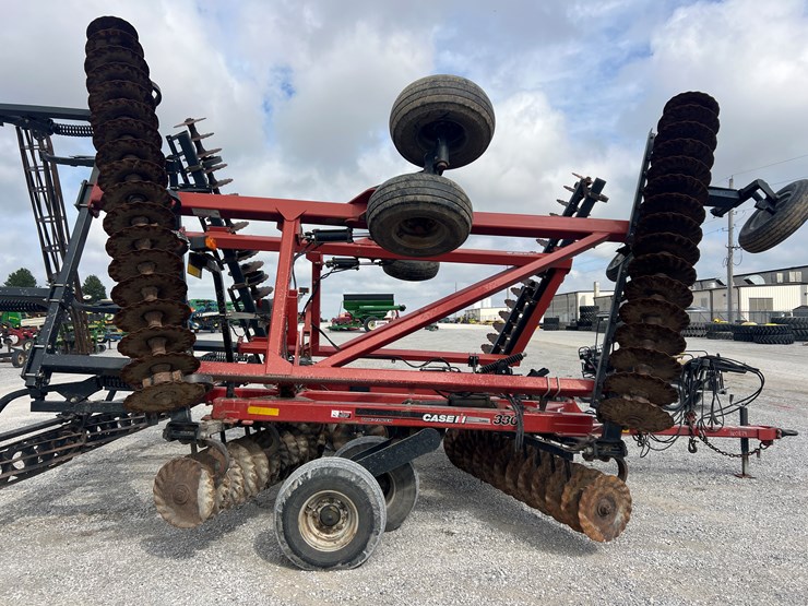 case-ih-330-image-11