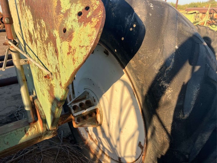 (2)-oliver-parts-tractors-image-29