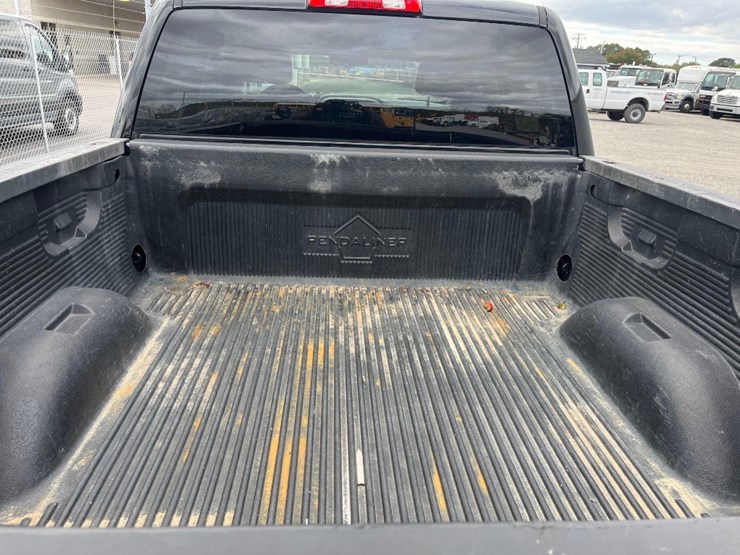 2018-chevrolet-silverado-1500-lt-image-11