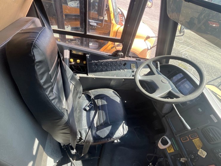 2007-freightliner-b2-image-7