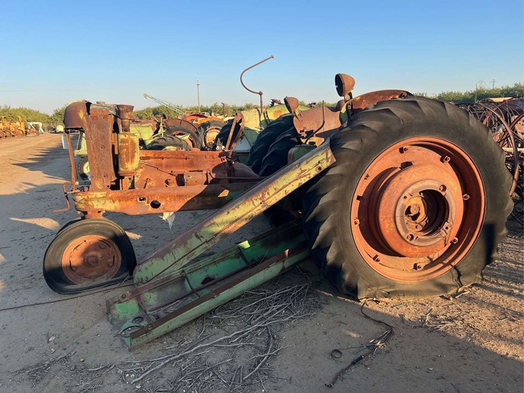 (2)-oliver-parts-tractors-image-3