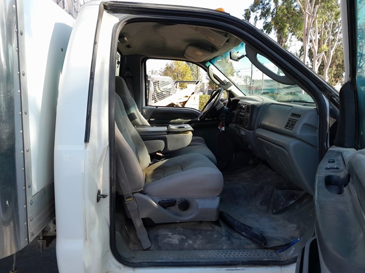 2004-ford-f550-image-6