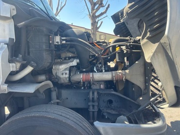 lot#--2014-freightliner-cascadia-daycab-tractor-**buy-now**-image-7