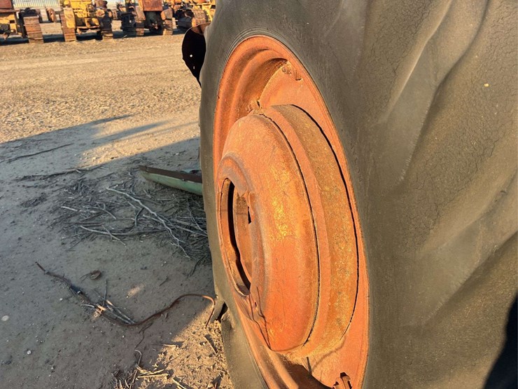 (2)-oliver-parts-tractors-image-5