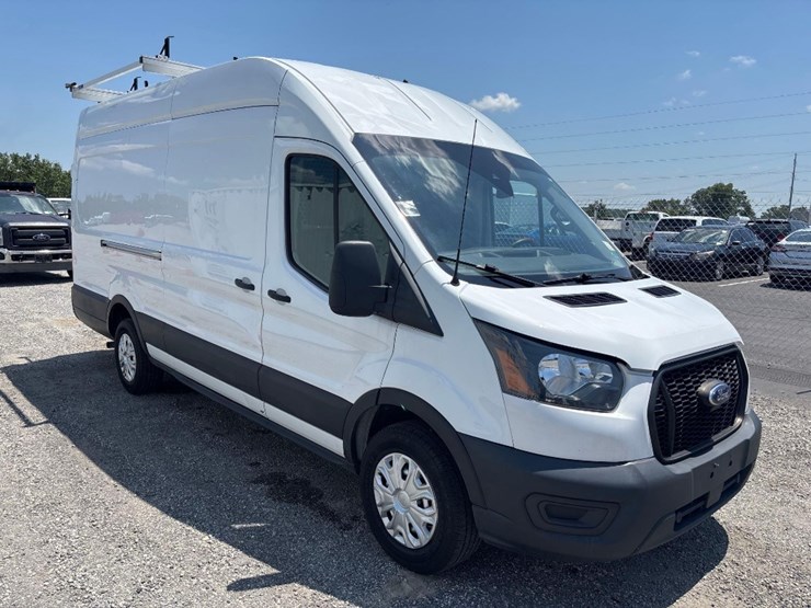 2021-ford-350-image-4