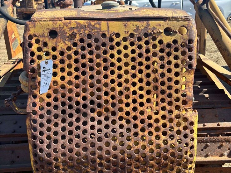caterpillar-d2-image-12