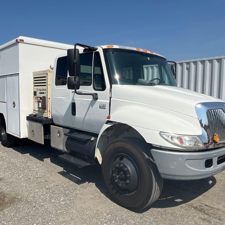 2004 INTERNATIONAL DURASTAR 4300