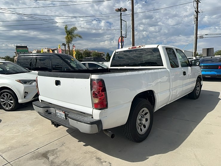 lot#-311-2006-chevy-silverado-**offsite**-buy-now-image-2