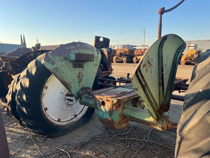 (2)-oliver-parts-tractors-image-27