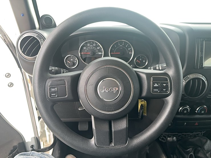 2013-jeep-wrangler-sport-image-12