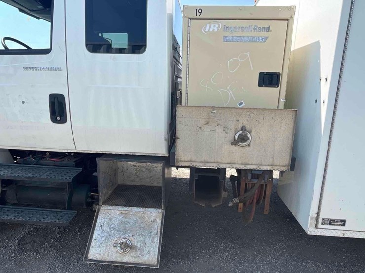 2004-international-durastar-4300-image-14