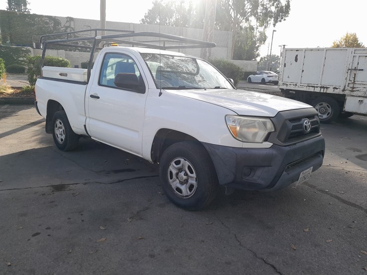 2013-toyota-tacoma-image-1