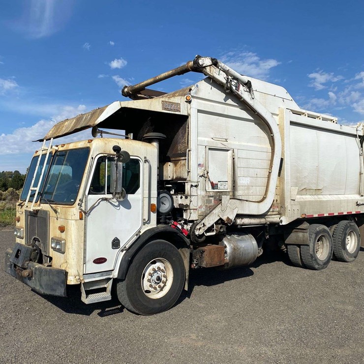 2006 PETERBILT 320