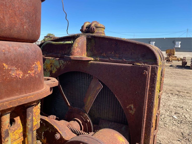 caterpillar-twenty-image-15