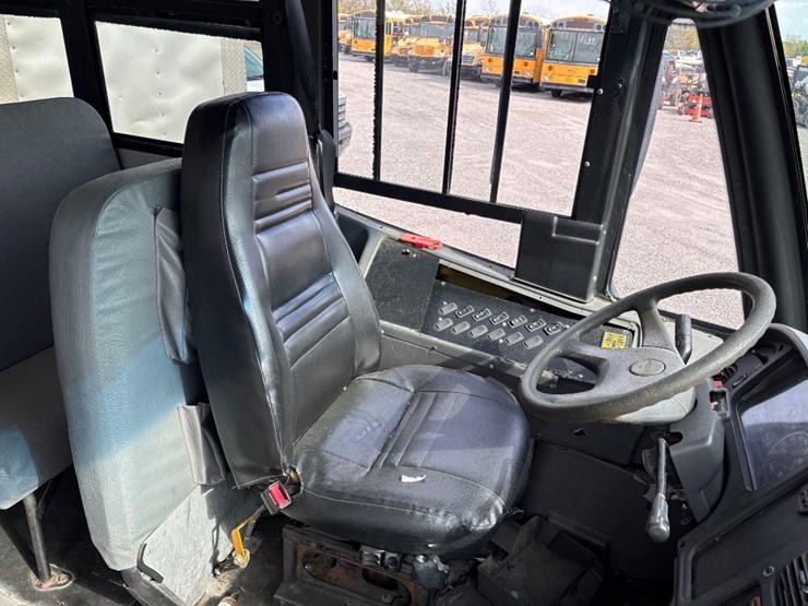 2007-freightliner-b2-image-10