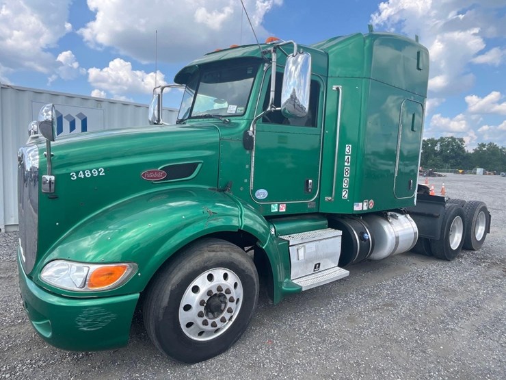 2014-peterbilt-384-image-1